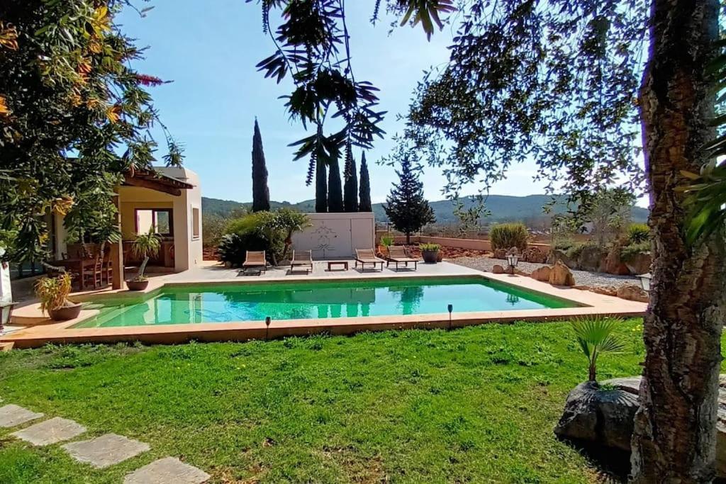 Holiday home Casa Bet Con Piscina Y Jardin. *