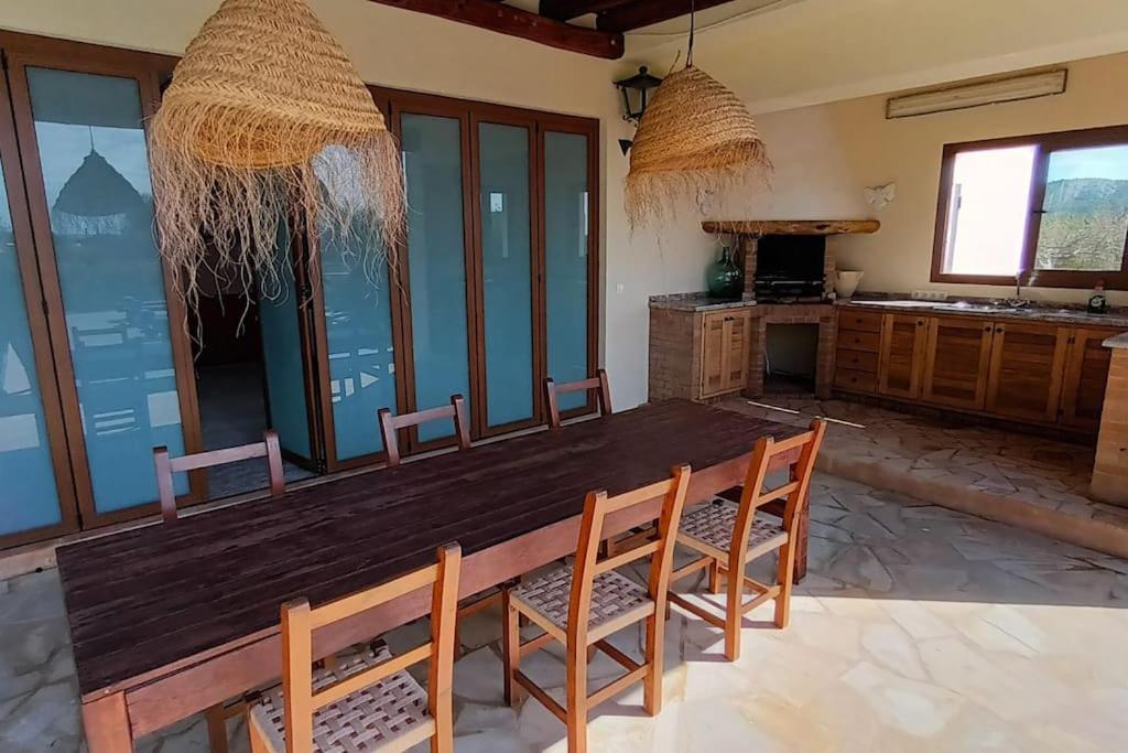 Casa Bet Con Piscina Y Jardin. Hébergement de vacances