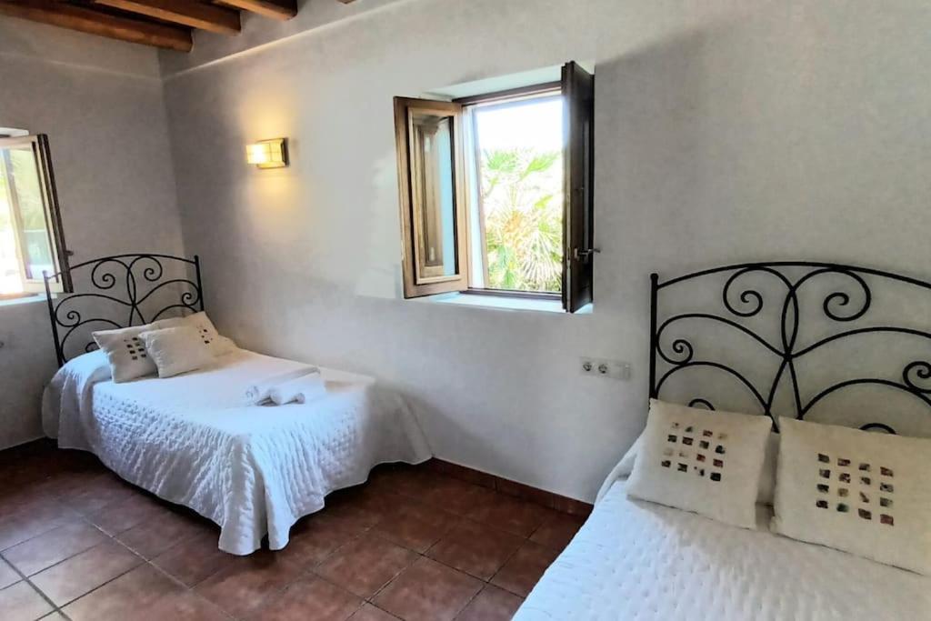 Holiday home Casa Bet Con Piscina Y Jardin. *