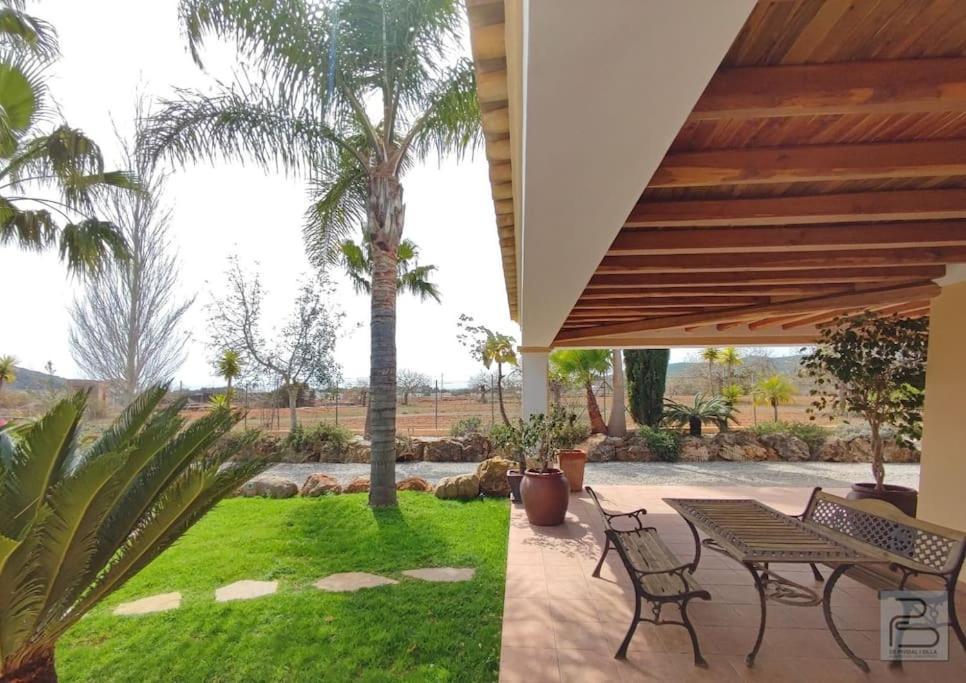 Casa Bet Con Piscina Y Jardin. Holiday home Sant Miquel De Balansat