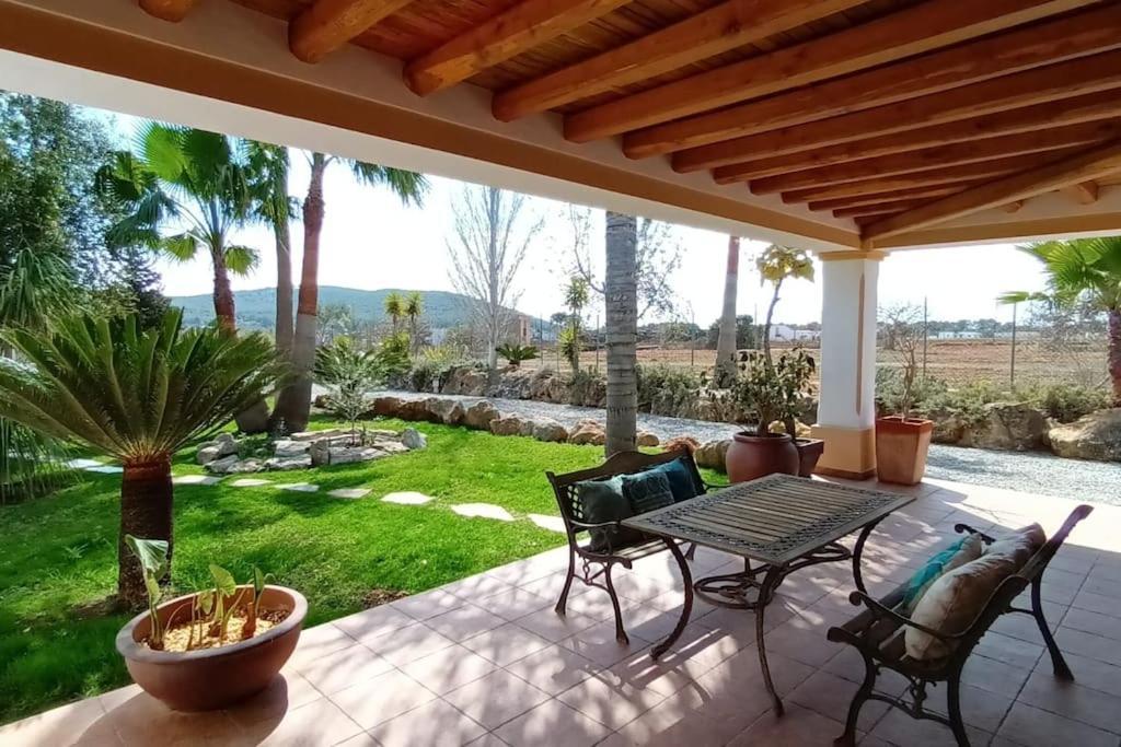 Casa Bet Con Piscina Y Jardin. Holiday home *