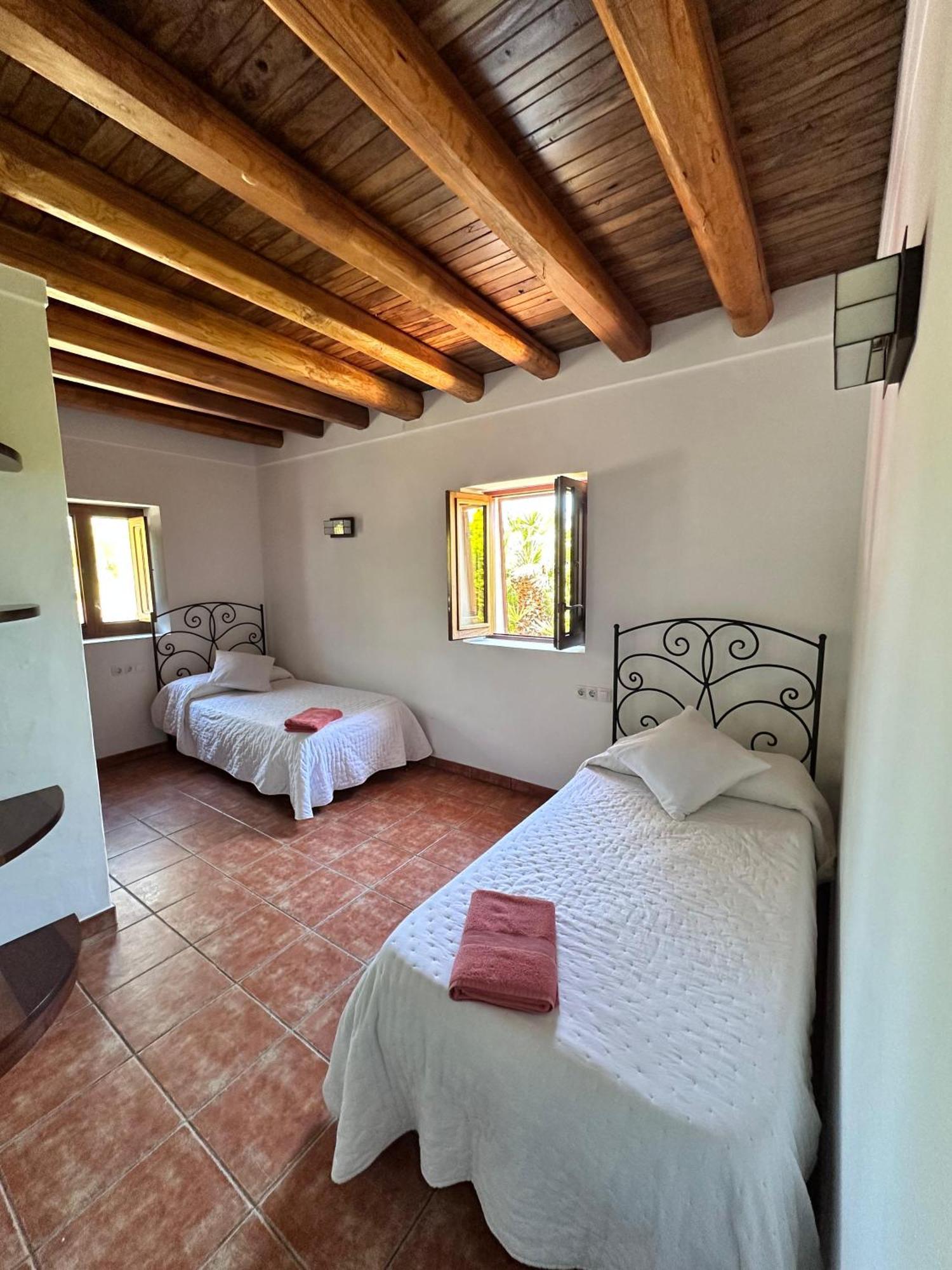 Casa Bet Con Piscina Y Jardin. * Sant Miquel De Balansat