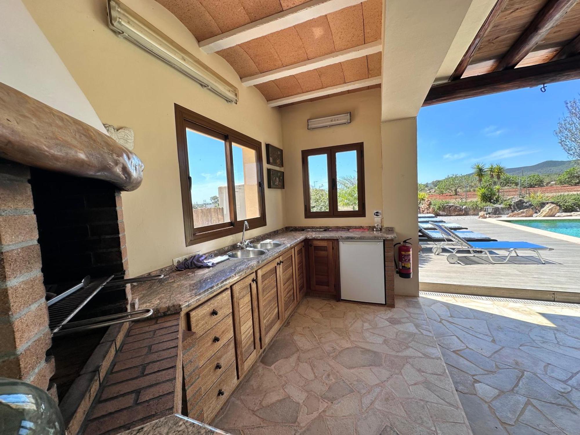 Casa Bet Con Piscina Y Jardin. Holiday home *