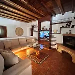 Casa Bet Con Piscina Y Jardin.